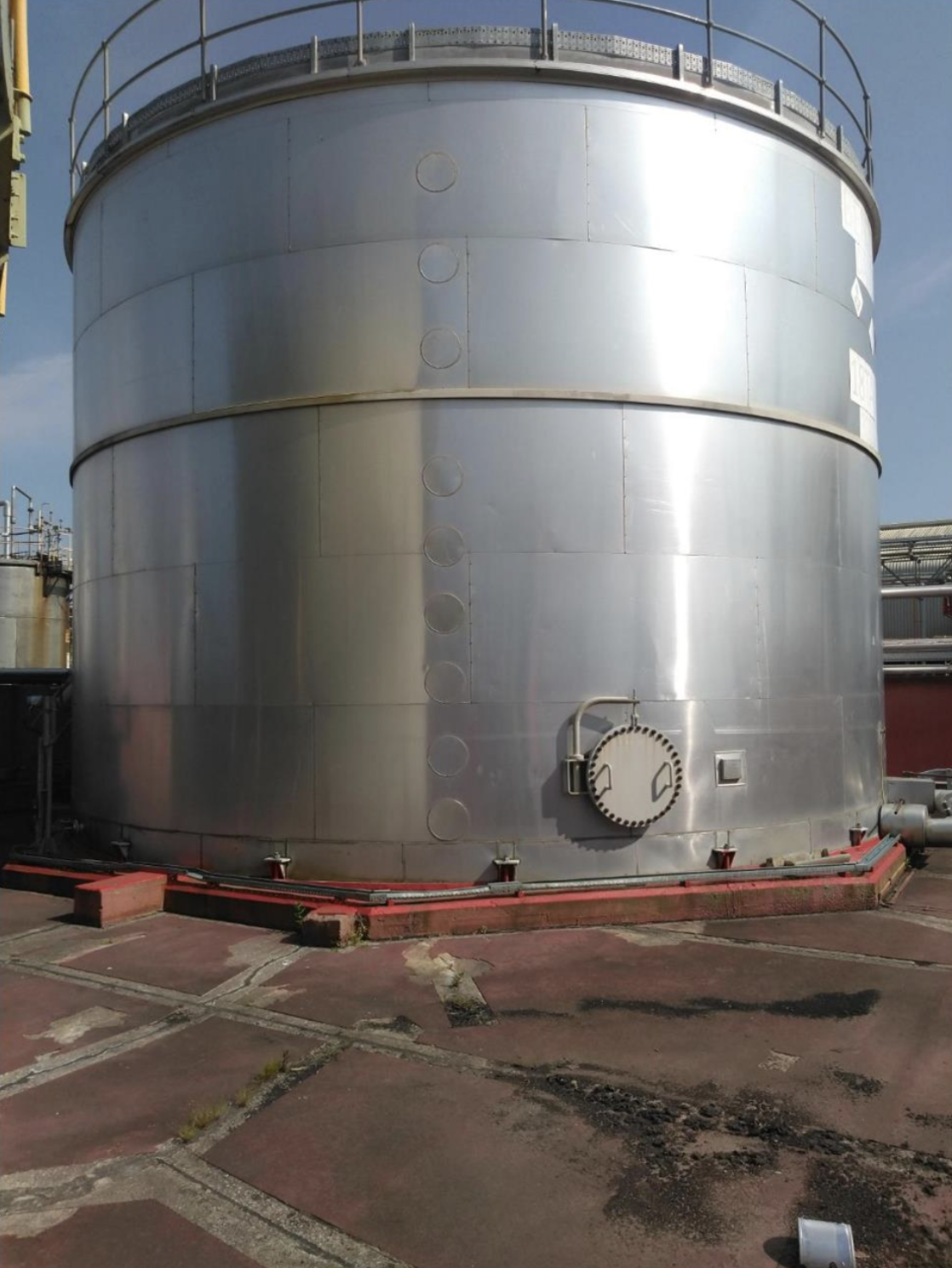 Photograph from the Benzene Fuel Storage Tank - Clean, Gas-Free & Surface Preparation for EEMUA 159 Inspection project delivered by UCL Ltd